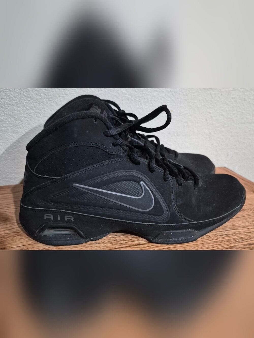 Nike Air Visi Pro 3 basketball shoes in a black and Men's Size 9